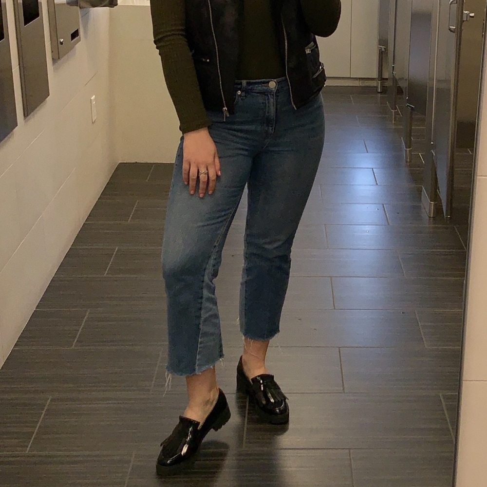 Cropped jeans. Great condition. Loft size 8/29